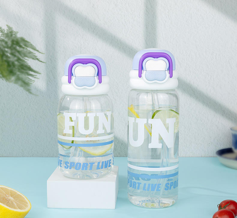 Eco-Friendly 650ml Tritan Portable Plastic Water Bottle with Flip Straw BPA-Free Sippy Cups for Gym & Camping Beautiful Colours