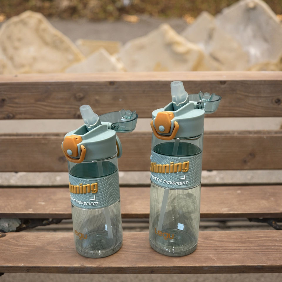 Sports Water Bottle with Straw 600ML 750ML BPA-Free Plastic Drinkware Leakproof Design for Boiling Water for Camping