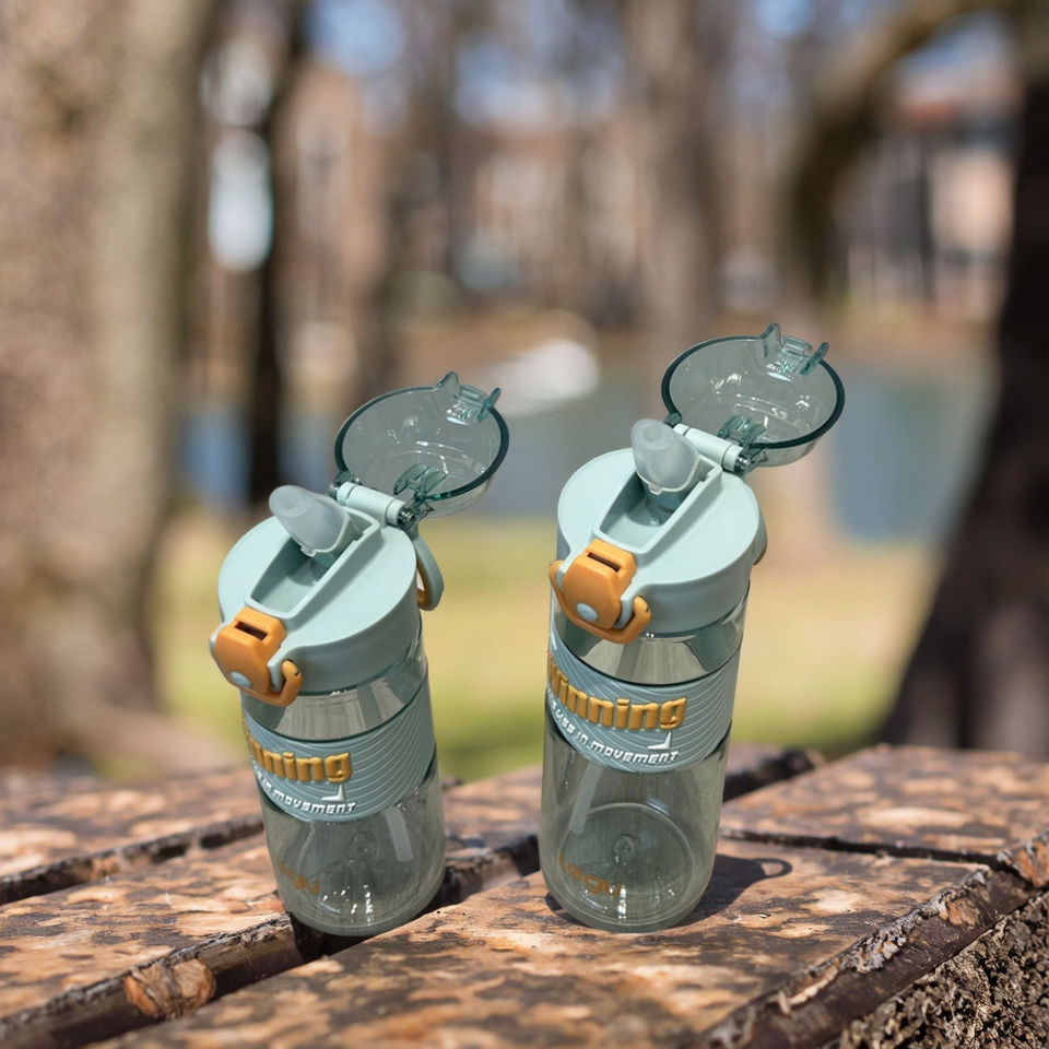 Sports Water Bottle with Straw 600ML 750ML BPA-Free Plastic Drinkware Leakproof Design for Boiling Water for Camping