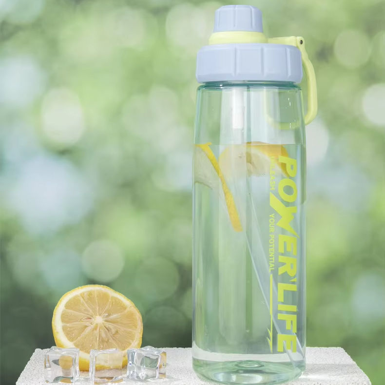 Portable 750ml Plastic Sports Bottle 25oz Direct Drinking Custom Logo Colorful Transparent Flat Design Rope Coated for Travel