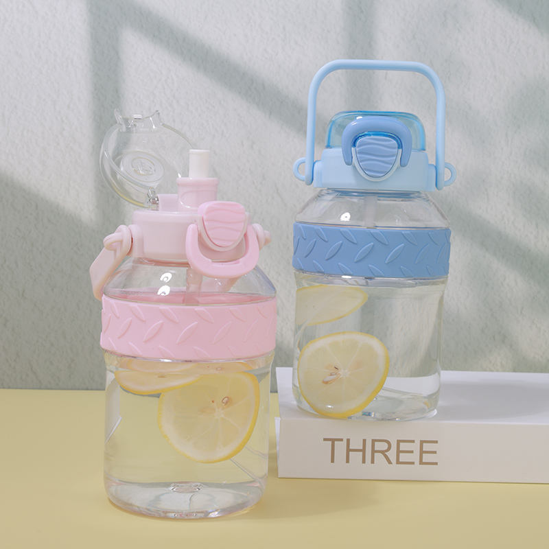 Kawaii Leakproof Water Jug Portable Strap Plastic Drinkware with Straw for Drinking Water Bottle Kawaii