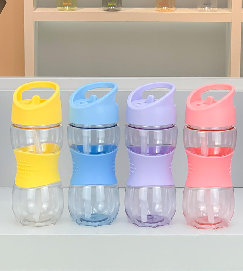 Custom Logo 420ml BPA-Free Plastic Kids Water Bottle with Silicone Sleeve New Design for Camping and Boiling Water Safety