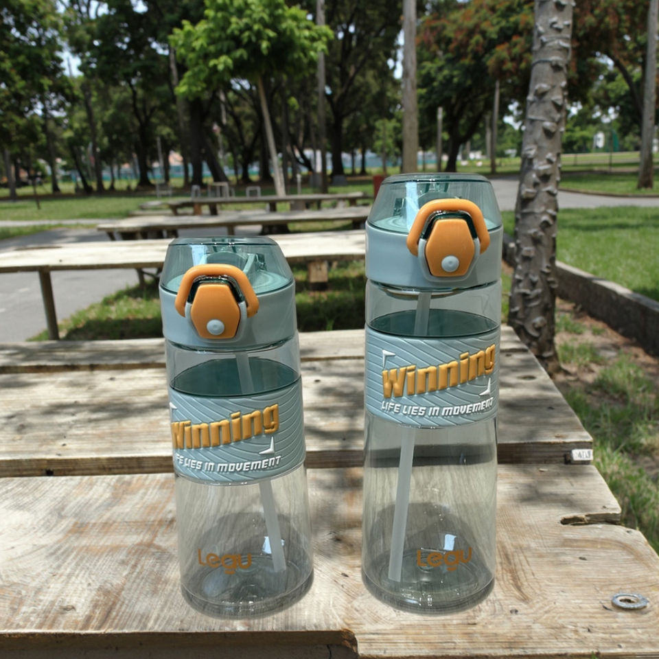 Sports Water Bottle with Straw 600ML 750ML BPA-Free Plastic Drinkware Leakproof Design for Boiling Water for Camping