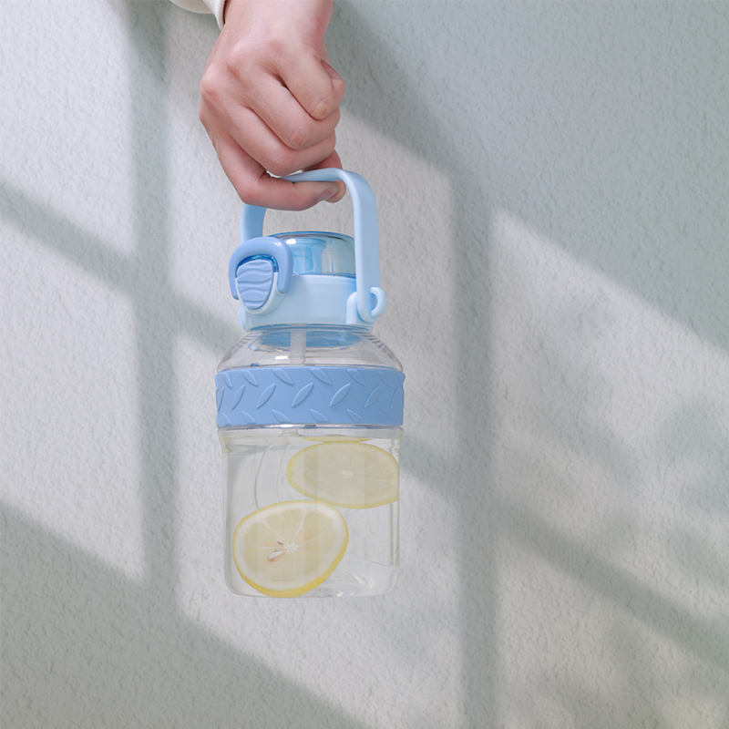 Wholesale Direct Drinking Water Bottle 1000ml Gradient Design Strap Straw Food Grade Leak Proof Plastic Drinkware for Drop