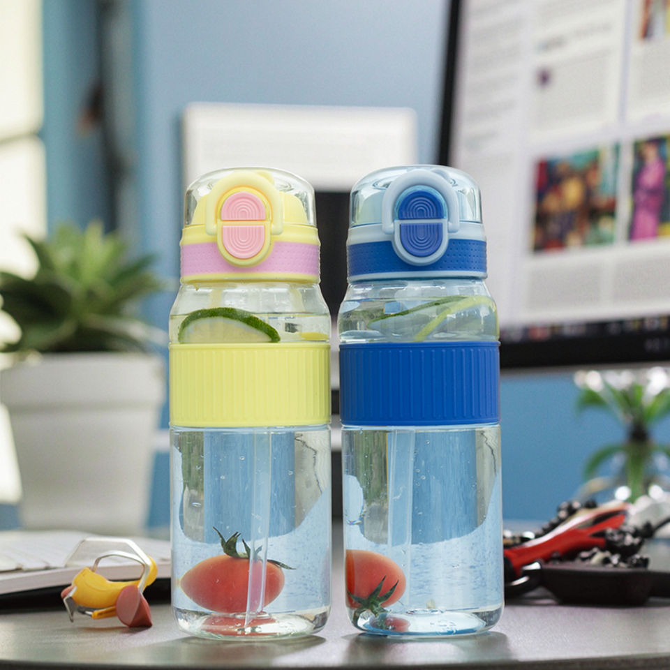 Plastic Sport Water Bottle With Carrying Loop and Silicone Straw Tritan Bottle