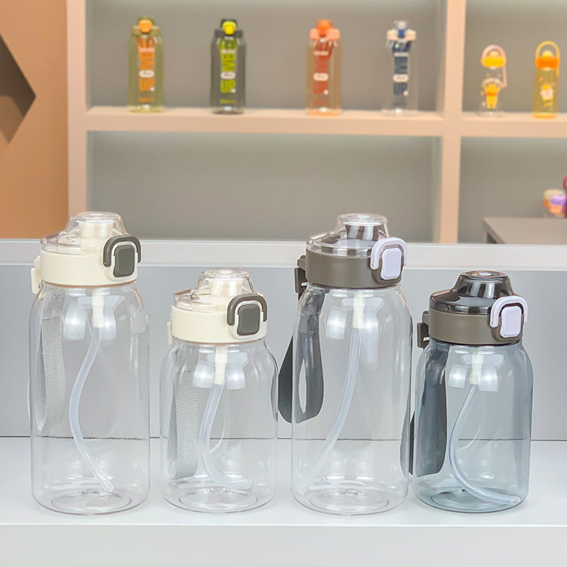 750ml PC Transparent Portable Sports Drinkware Plastic Water Bottles with Integrated Straw