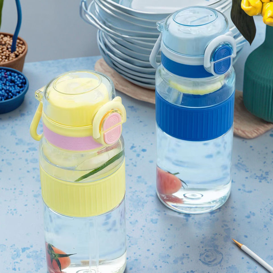 Plastic Sport Water Bottle With Carrying Loop and Silicone Straw Tritan Bottle