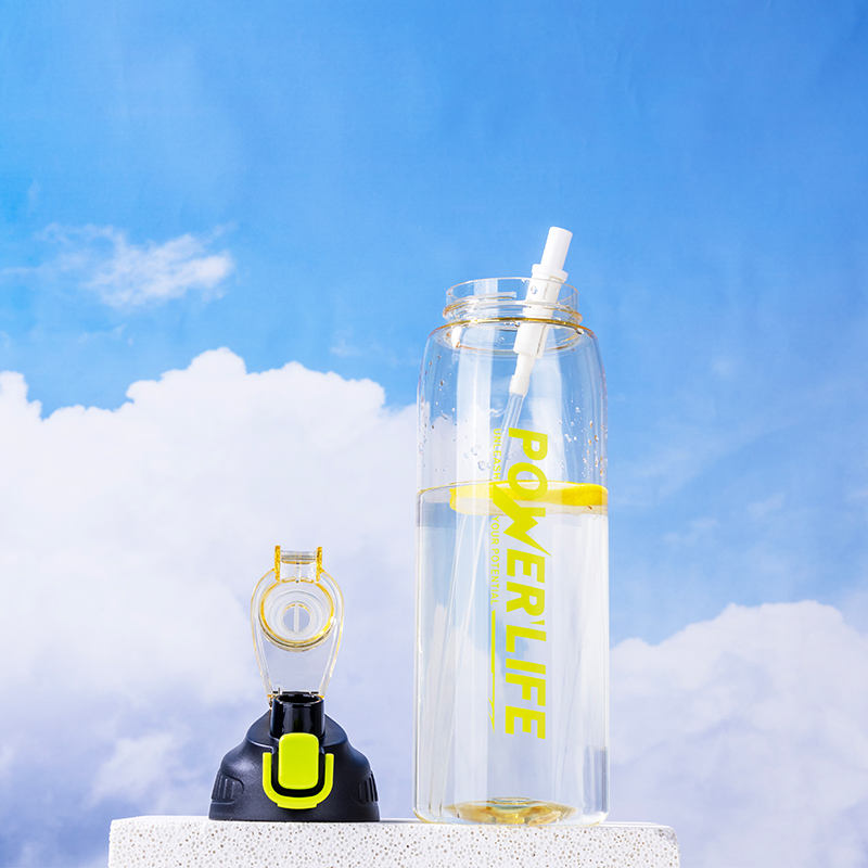 Large Capacity 600ml 750ml Plastic Sports Water Bottle with Straw Portable for Travel