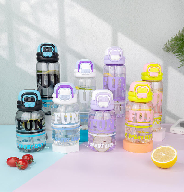 Eco-Friendly 650ml Tritan Portable Plastic Water Bottle with Flip Straw Beautiful Colours BPA-Free Sippy Cups for Camping